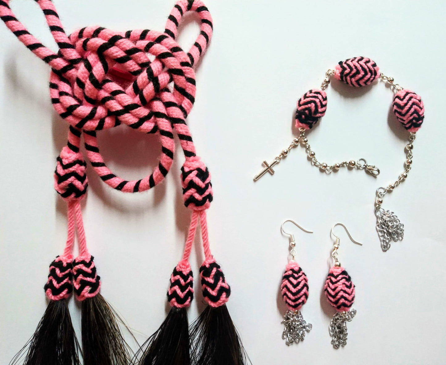 JUEGO DE MOÑO, ARETES Y PULSERA