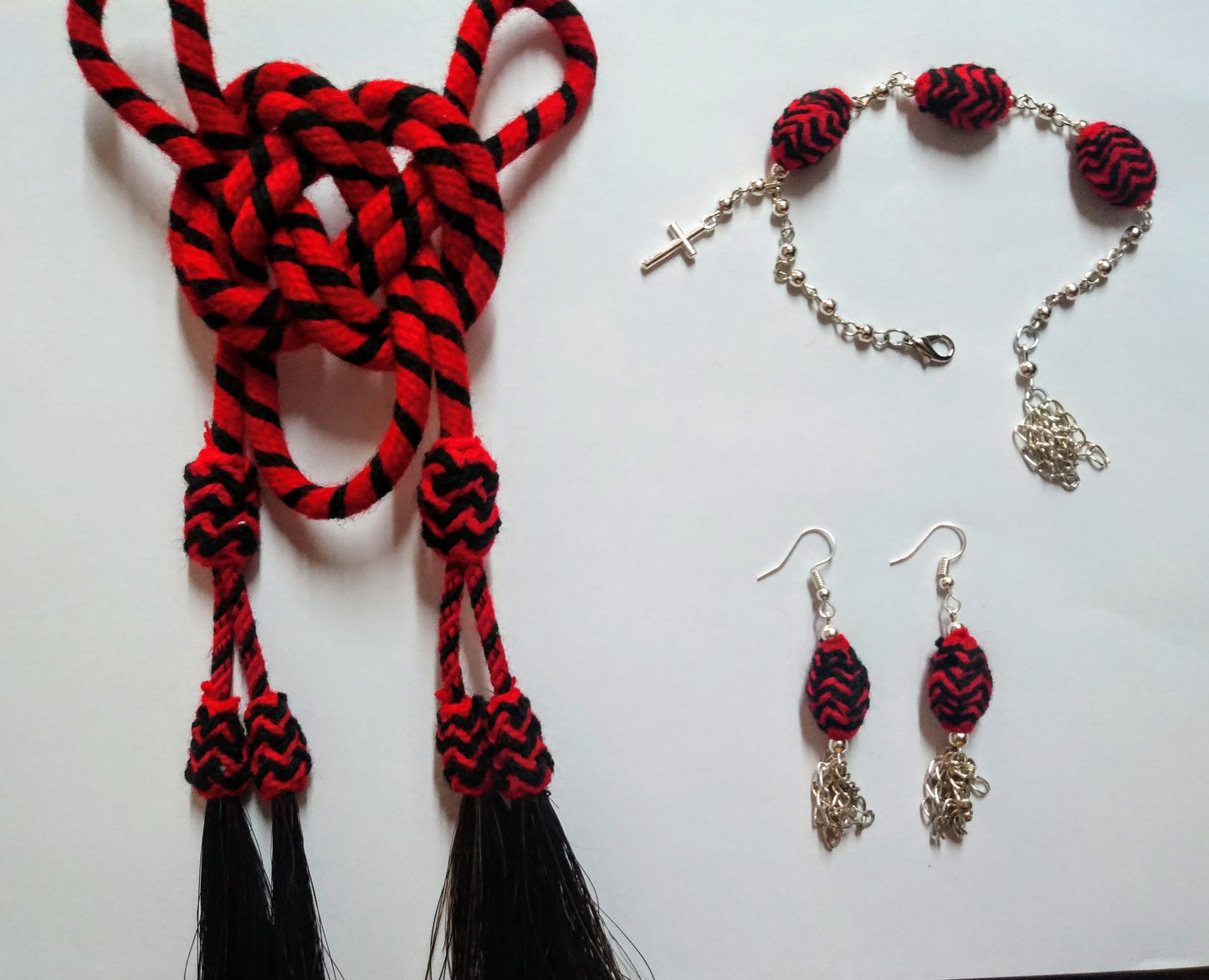 JUEGO DE MOÑO, ARETES Y PULSERA